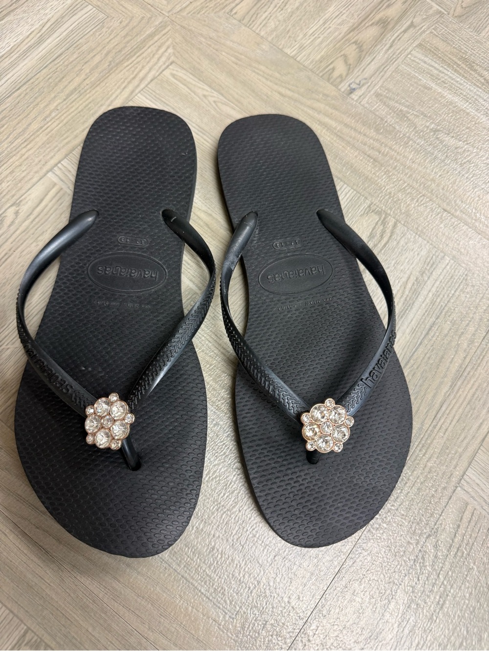 Havaianas Women’s Black Flip Flops with Crystal Flower Accent size 9